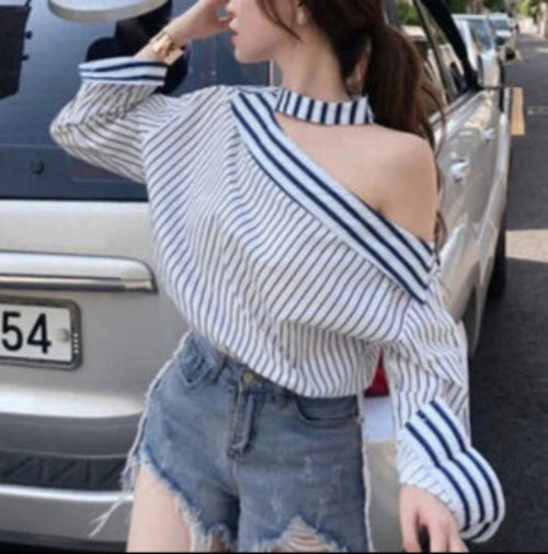 Mia - Elegantes gestreiftes T-Shirt mit offenen Schultern