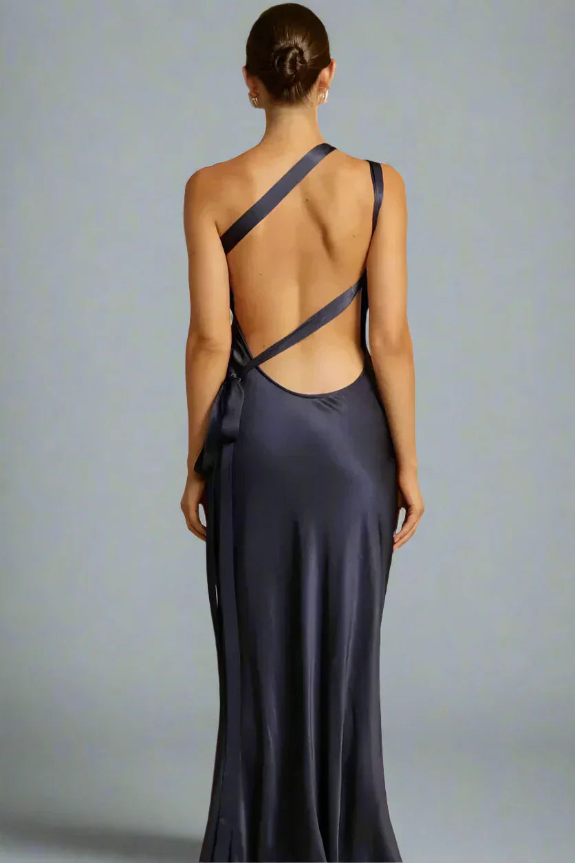 Maxine - Elegant one-shoulder dress with open back and sloped neckline