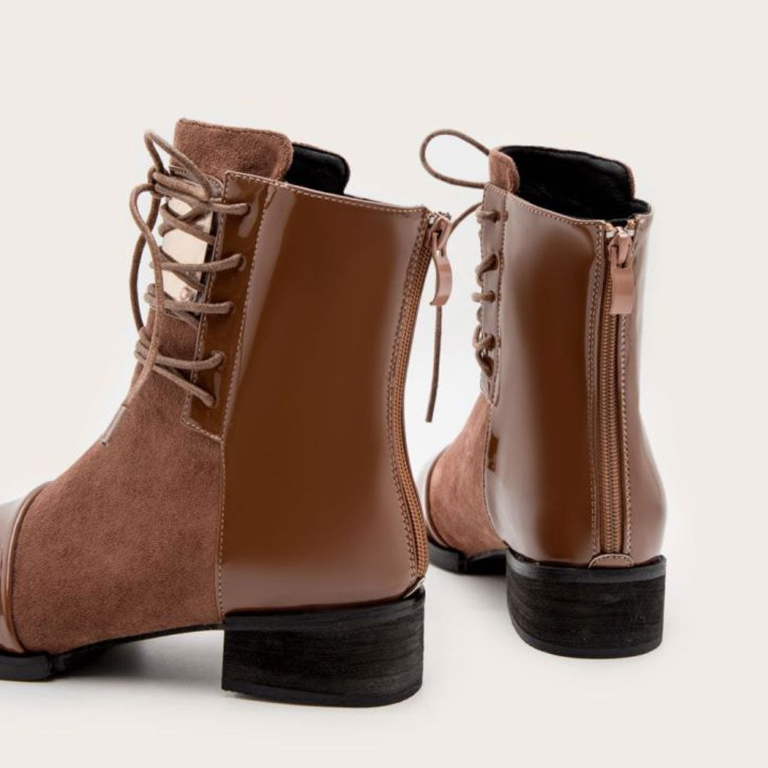 Anny - Schnürstiefel aus Kunstleder mit kontrastierendem Metallbesatz