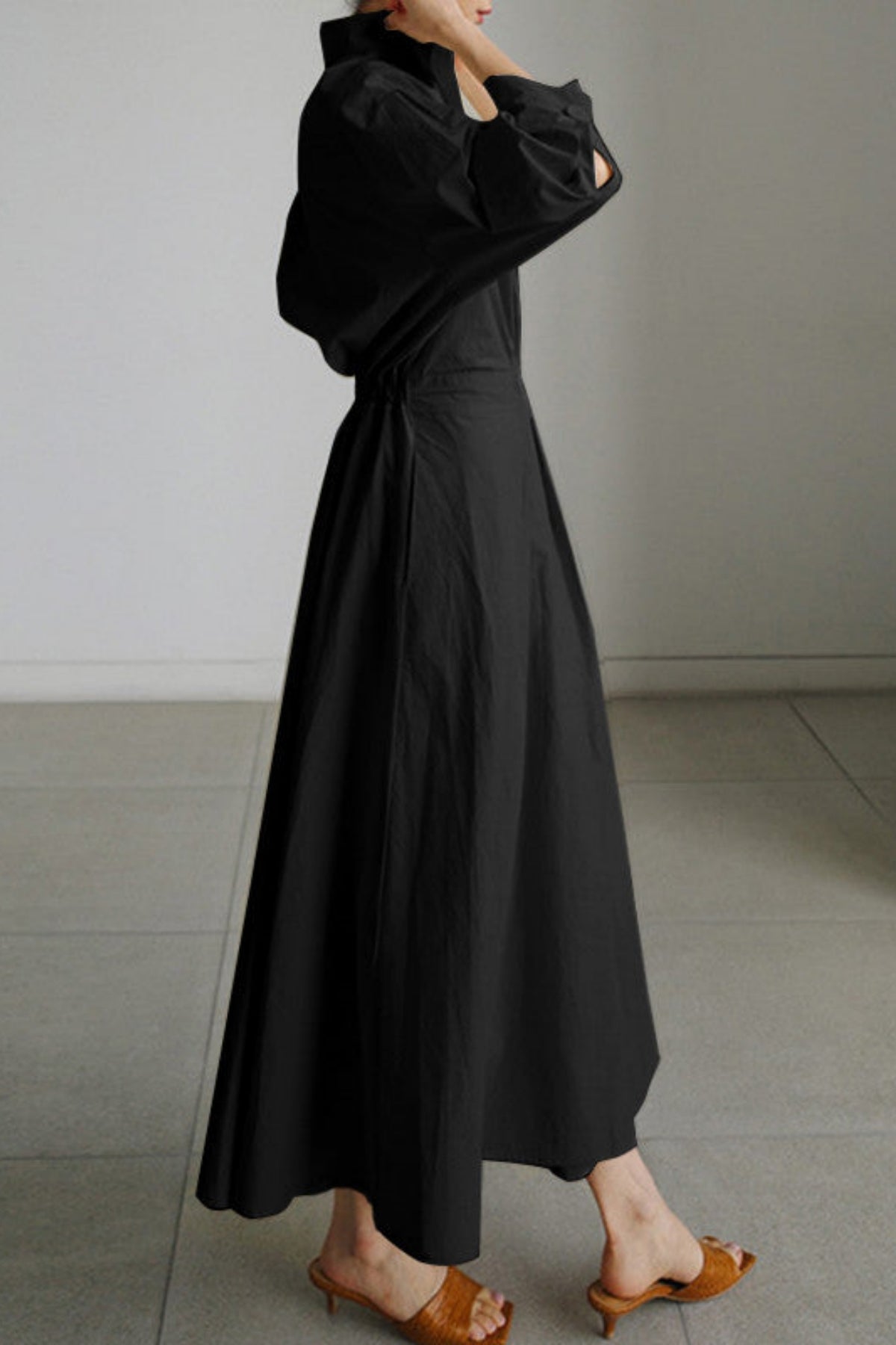 Hannelore - Elegantes Damenkleid aus Baumwolle mit Peter-Pan-Kragen und Taschen