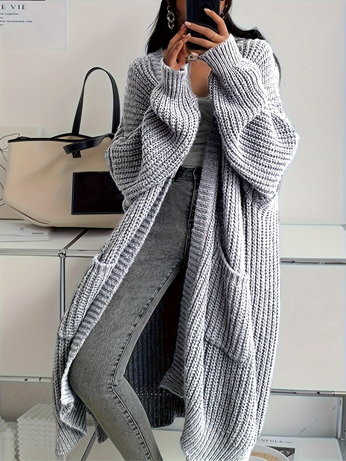 Lässiger Langer Wollstrick Cardigan mit Patches und Taschen für Damen | Ideal für den Winter