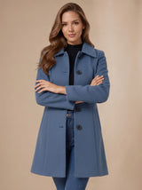 Marie | Damen A-Linien Wintermantel mit Knopfverschluss und klassischem Kragen – Blau