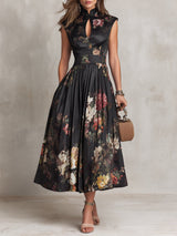 Elfriede | Damen Blumen Satin Plissee Midi Kleid Schlüsselloch Ausschnitt – Schwarz