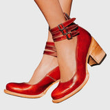 Damen Geschlossene Ankle-Boots mit Seitlichen Ausschnitten, Drei Schnallenriemen und Blockabsatz – Rot