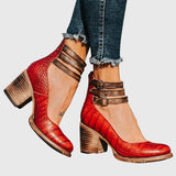 Damen Geschlossene Ankle-Boots mit Seitlichen Ausschnitten, Drei Schnallenriemen und Blockabsatz – Rot Schlange