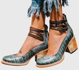 Damen Geschlossene Ankle-Boots mit Seitlichen Ausschnitten, Drei Schnallenriemen und Blockabsatz – Grune Schlange