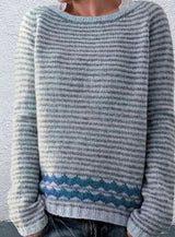 Marie | Damen Gestreifter Rundhals Strickpullover mit Wellenmuster – Blau