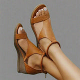 Mia | Damen Keilsandalen Knöchelriemen Peep Toe Wedge Komfort – Braun