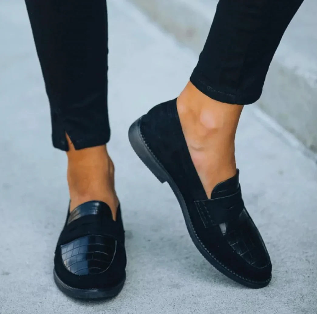 Damen Loafers in Schwarz mit Krokoprägung