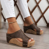 Sophie | Damen Orthopädische Keilabsatz Sandalen mit Nietendetails – Braun