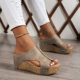 Sophie | Damen Orthopädische Keilabsatz Sandalen mit Nietendetails – Beige