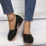 Elfriede | Damen Orthopädische Slip-On Schuhe Gelocht – Schwarz