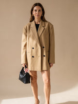 Elfriede | Damen Oversized Longblazer mit Reverskragen und Knopfdetails – Beige