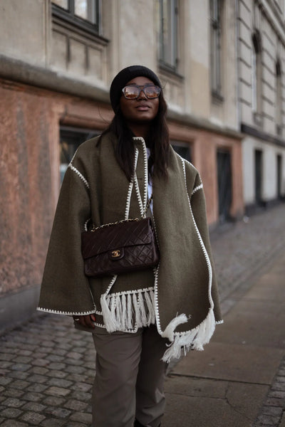 Damen schaljacke mit Fransen und Kontrastnähten