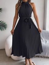 Katharina | Damen ärmelloses Neckholder Maxikleid plissiert mit Bindegürtel – Schwarz
