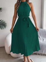 Katharina | Damen ärmelloses Neckholder Maxikleid plissiert mit Bindegürtel – Grün