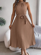 Katharina | Damen ärmelloses Neckholder Maxikleid plissiert mit Bindegürtel – Khaki