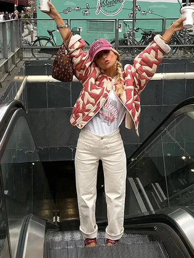 Damen Bomberjacke in Rot und Weiß mit geometrischem Muster