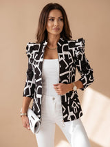 Amelie | Damen Taillierte Blazer-Jacke mit Rüschenärmeln Grafik-Print Reißverschluss – Schwarz