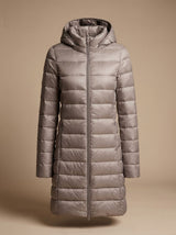 Nora | Damen Ultraleichte Lange Daunenjacke mit Kapuze Reißverschluss Winterjacke – Khaki