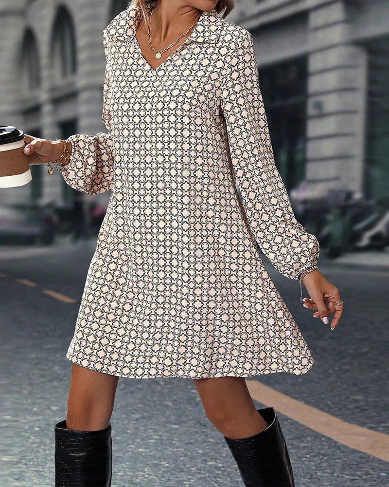 Damen Minikleid mit V-Ausschnitt, langen Ärmeln und Muster