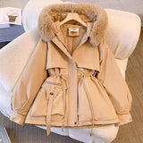Damen Winterjacke mit Kunstfell-Kapuze und Kordelzug – Beige