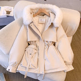 Damen Winterjacke mit Kunstfell-Kapuze und Kordelzug – Weiß