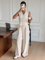 Damen zweiteiliges Set mit ärmellosem Oberteil V-Ausschnitt Knopfleiste und weiter Hose – Beige