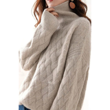Dorothee | Damen Rollkragenpullover mit Kabel Design und Oversized Schnitt – Beige
