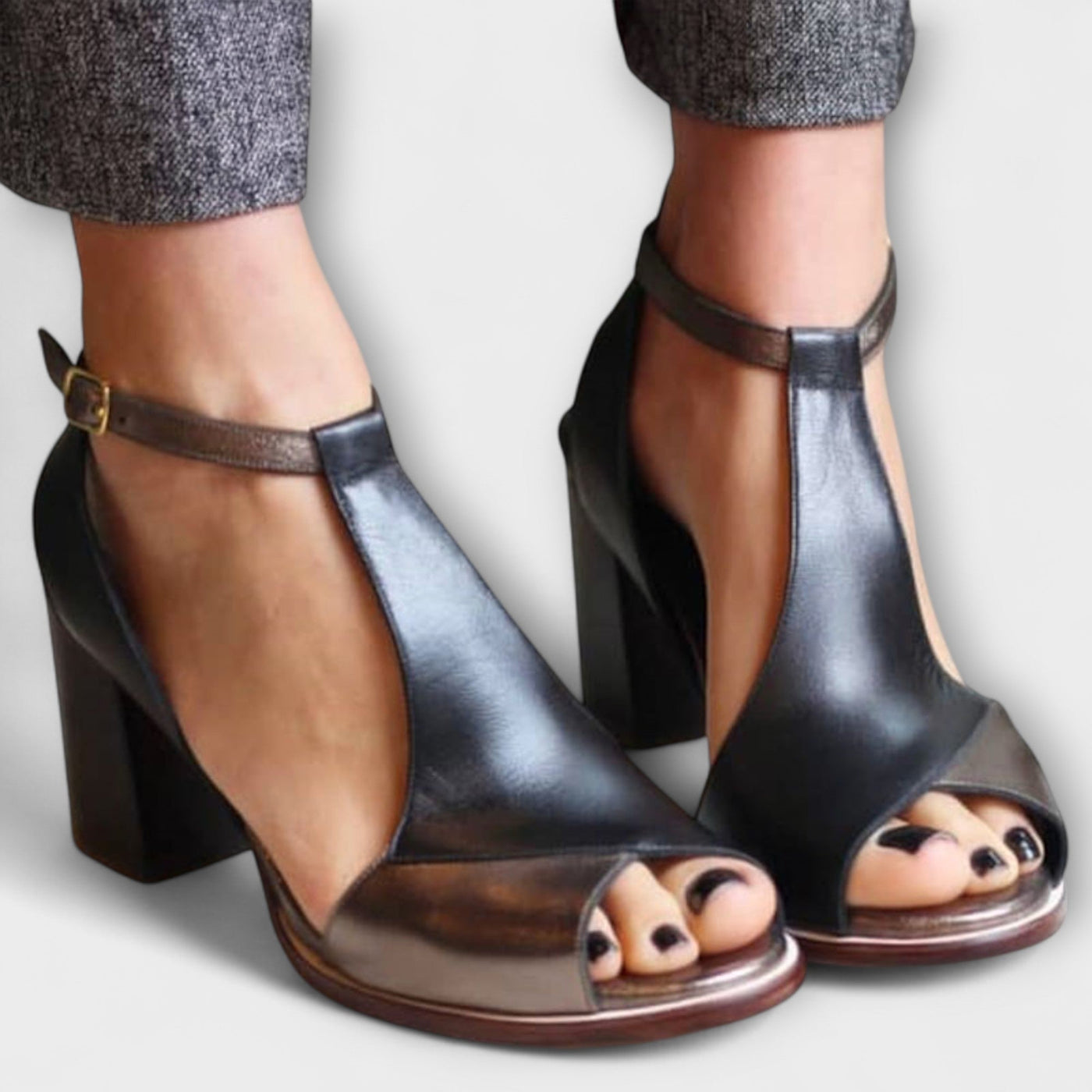 Nadaria – T-Strap Stil mit Komfort