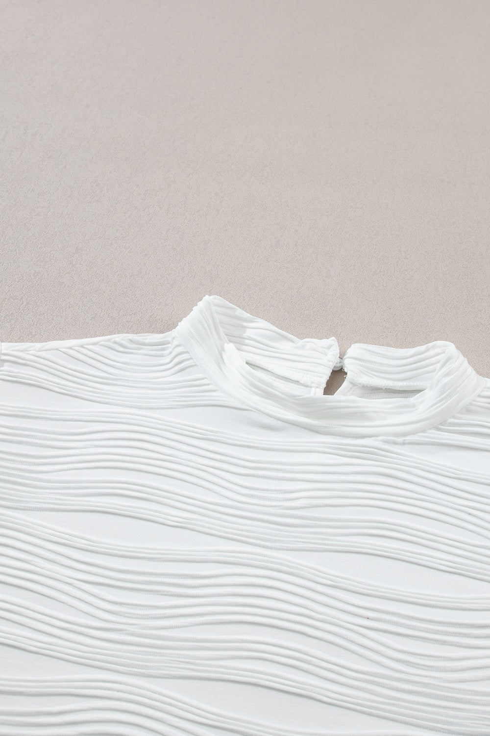 Ina® | Strukturiertes Top mit Stehkragen und kurzen Ärmeln für Damen