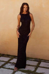 Elara – Schimmerndes Maxikleid mit figurbetonter Silhouette – Schwarz