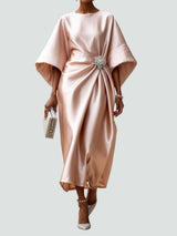 Johanna | Elegantes Abendkleid mit Brosche Langarm – Beige