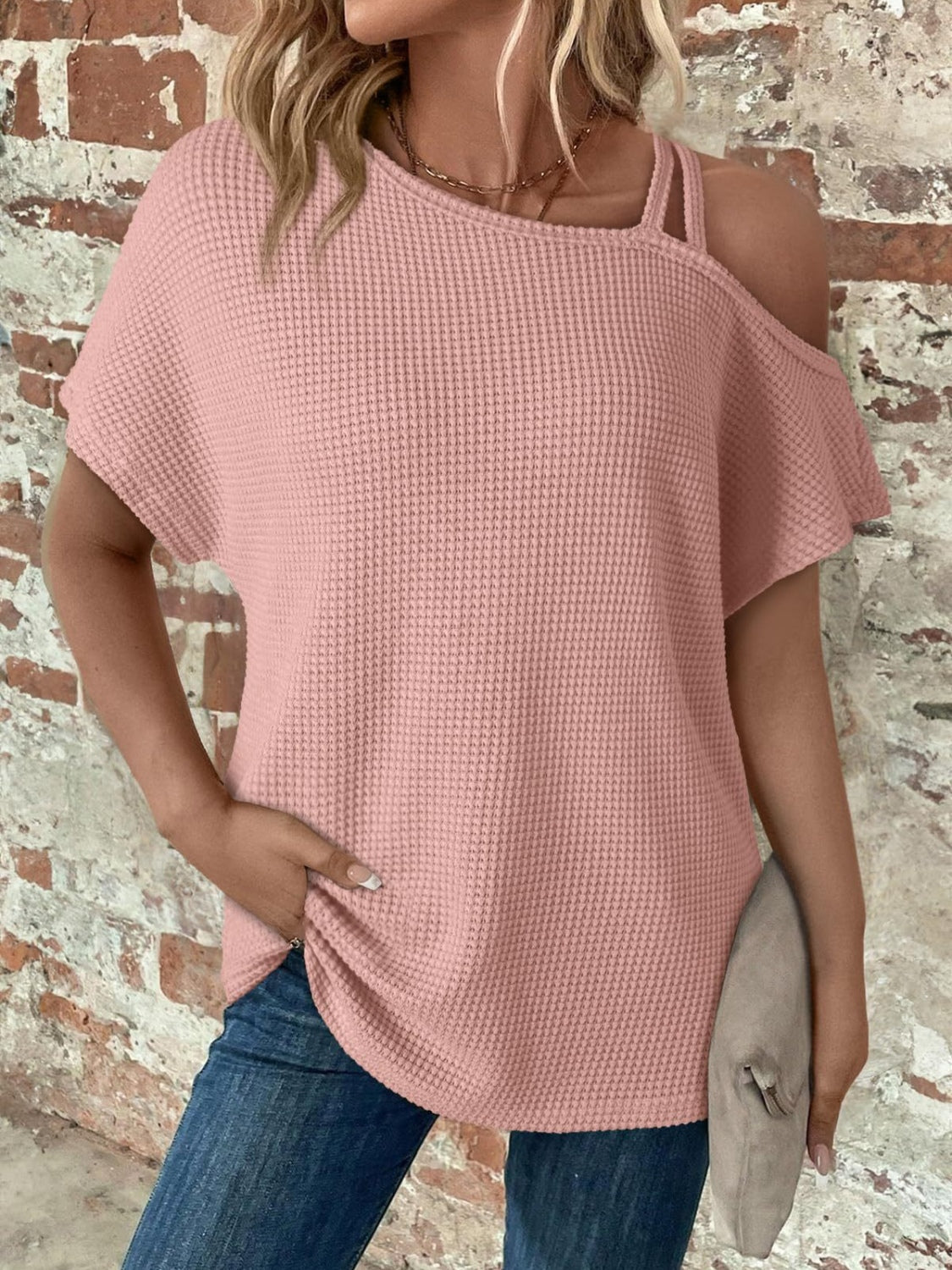 Ina® | Asymmetrisches T-Shirt mit kurzem Arm und Rundhalsausschnitt