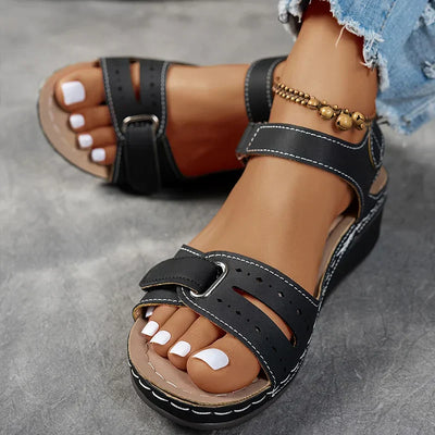 Genelia – Stilvolle orthopädische Sandalen