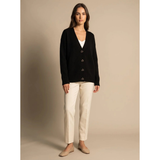 Faye | Damen Strickjacke mit V Ausschnitt und Herz Knöpfen – Schwarz