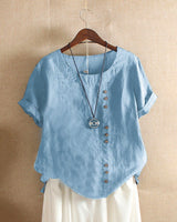Doris | Damen Lässige Bluse mit Knopfdetail und Kurzarm – Hellblau