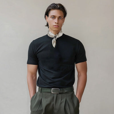 Minimalistisches einfarbiges T-Shirt