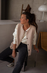 Nerina | Damen Rundhalsweste mit Taschen und Knöpfen – Beige
