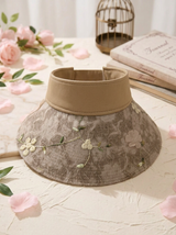 Faltbarer Strohhut mit Blumenakzent und UV-Schutz – Kaffee