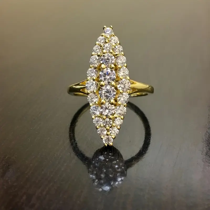 Goldglänzender ovaler Ring im Vintage-Stil