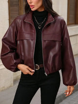 Damen cropped Kunstlederjacke mit Reißverschlusstaschen und tailliertem Schnitt – Weinrot