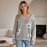 Katharina | Damen Pullover mit großen Blumen – Grau