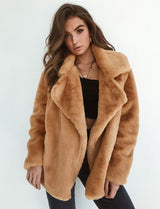 Charlotte | Kunstpelzmantel Damen Flauschiger Oversized Kurzmantel Kunstfell – Hellbraun