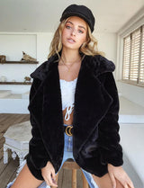 Charlotte | Kunstpelzmantel Damen Flauschiger Oversized Kurzmantel Kunstfell – Schwarz