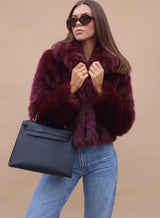 Elisabeth | Kunstpelzmantel Damen Kurz Tailliert Flauschig Warme Winterjacke – Burgunderrot