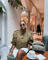 Kurze Jacke Stehkragen Oversize – Olive