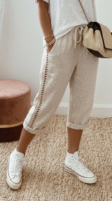 Mariele | Luftige Damen-Caprihose mit dekorativer Spitze – Elfenbein