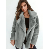 Linnea | Damen Kunstpelzmantel mit Teddy, Kragen und Langarm – Grau