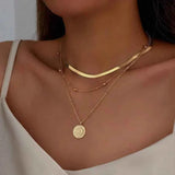 Liora – Dreifach Layer Halskette in Goldoptik mit Sonnenblumen-Medaille – Gold